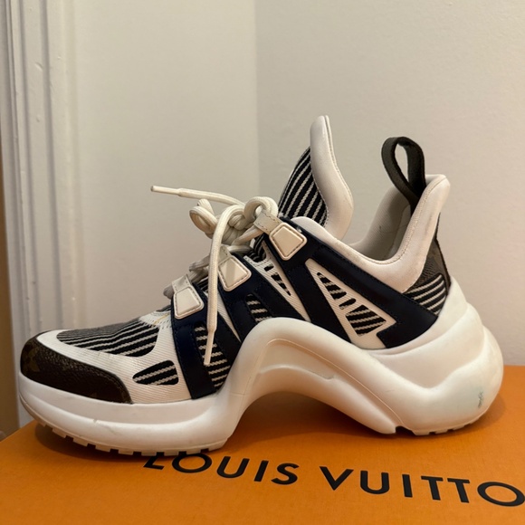 Louis Vuitton Patent Monogram Archlight Sneaker - Picture 7 of 9